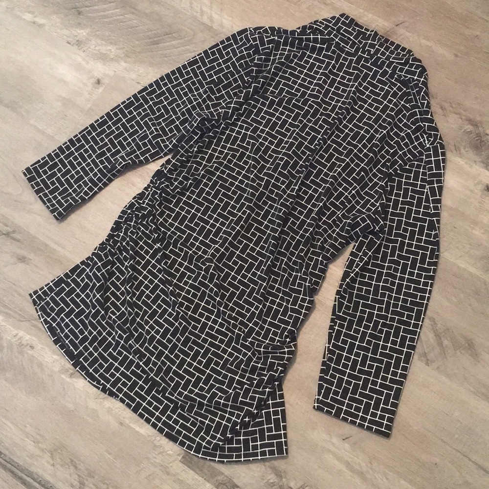Vince Camuto Black and White Geometric Wrap-Style Blouse - Picture 4 of 5